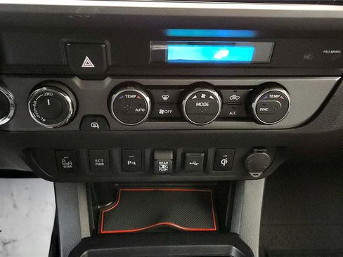 Used 2022 Toyota Tacoma TRD Sport image 29