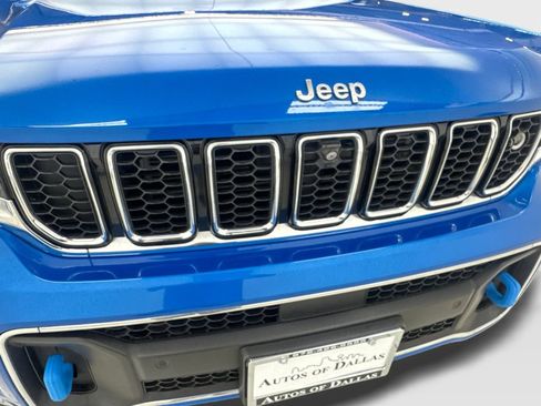 Used 2022 Jeep Grand Cherokee Overland w/ Advanced Protech Group III AWD/4WD image 26
