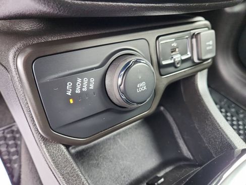Used 2021 Jeep Renegade Latitude AWD/4WD image 30