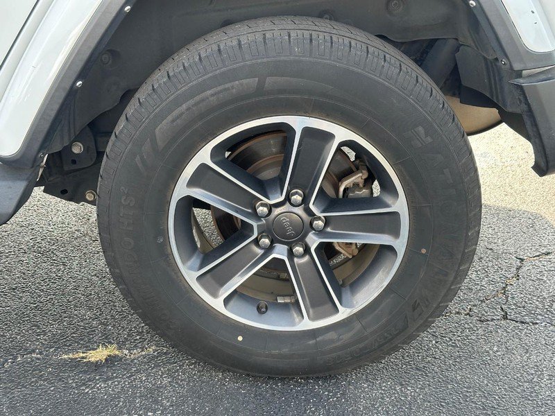 Used 2023 Jeep Wrangler Unlimited Sahara AWD/4WD image 9
