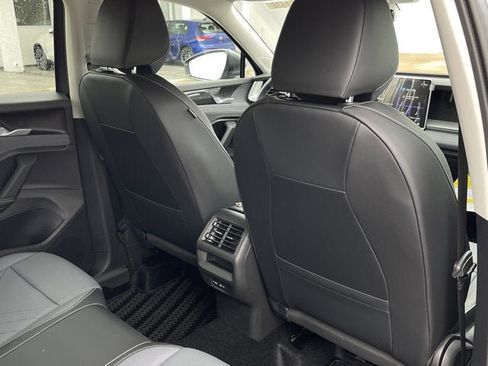 New 2026 Volkswagen Tiguan SE image 28