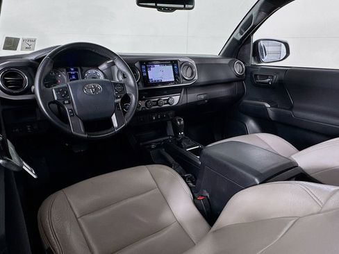 Used 2019 Toyota Tacoma TRD Sport w/ Exterior Package image 26