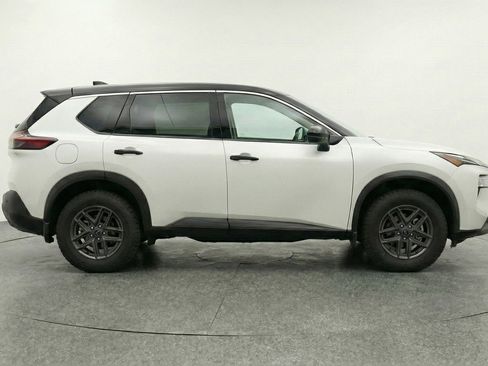 Used 2025 Nissan Rogue SV image 11