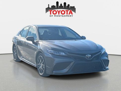 Used 2023 Toyota Camry SE image 2