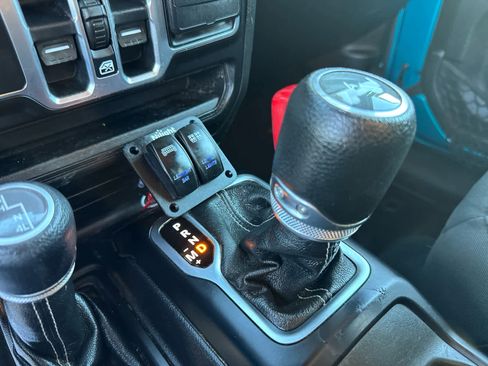 Used 2020 Jeep Wrangler Unlimited Sahara w/ Uconnect 4C Nav & Sound Group image 27