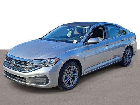 Certified 2023 Volkswagen Jetta SE w/ Panoramic Sunroof Package FWD image 2