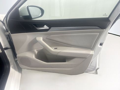 Used 2023 Volkswagen Jetta SE w/ Panoramic Sunroof Package FWD image 32