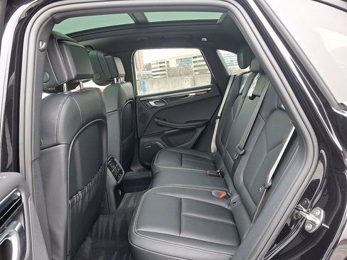 Used 2025 Porsche Macan image 12