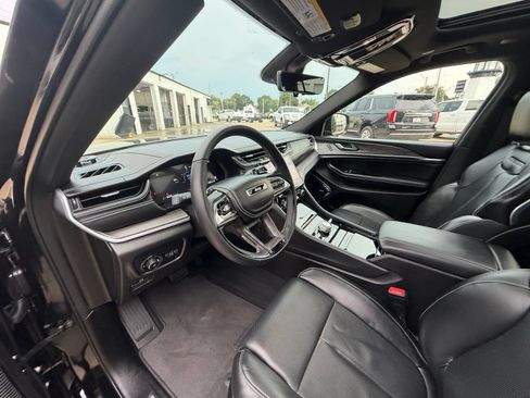 Used 2022 Jeep Grand Cherokee Overland w/ Adv Protech Group III AWD/4WD image 10