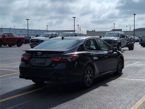Used 2024 Toyota Camry SE FWD image 7