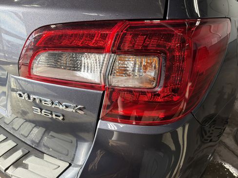 Used 2017 Subaru Outback 3.6R Limited image 11