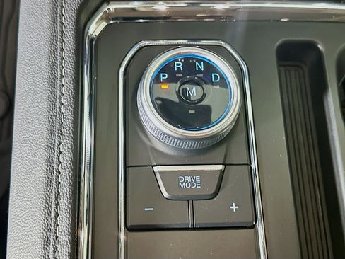 Used 2023 Ford Expedition XLT image 25