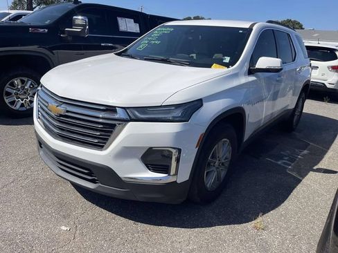 Used 2022 Chevrolet Traverse LT FWD image 3