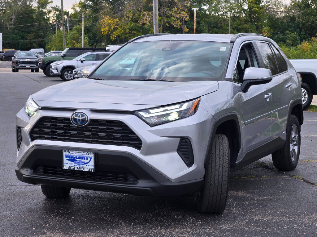 Used 2024 Toyota RAV4 LE AWD/4WD image 4