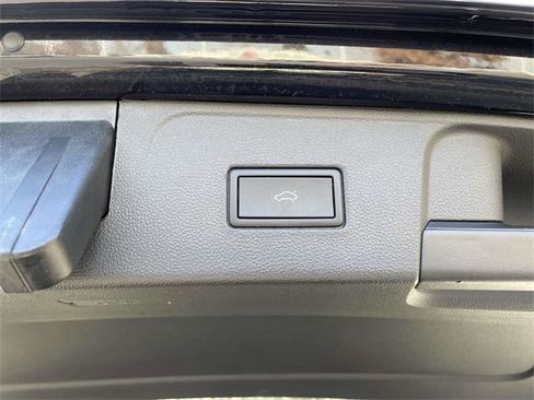 Used 2021 Volkswagen Atlas SEL R-Line image 14