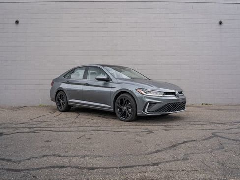 Used 2025 Volkswagen Jetta SE w/ Sunroof Package FWD image 8