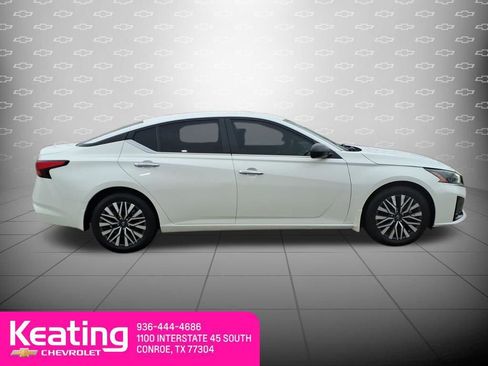 Used 2024 Nissan Altima 2.5 SV FWD image 4