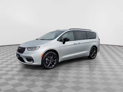 New 2026 Chrysler Pacifica Select w/ S Appearance Package