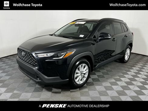 Certified 2024 Toyota Corolla Cross LE w/ Moonroof Package image 1