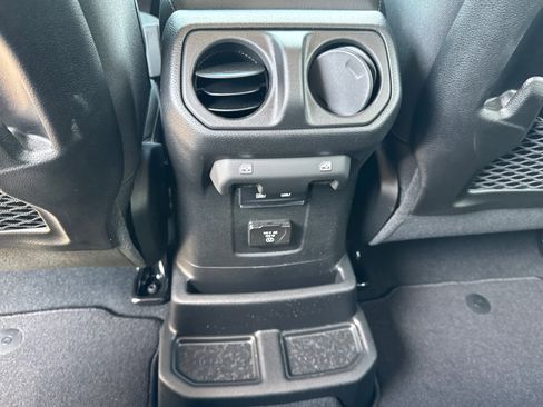 Used 2024 Jeep Wrangler Unlimited Rubicon 4xe AWD/4WD image 22