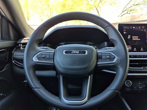 Used 2023 Jeep Compass Latitude AWD/4WD image 19