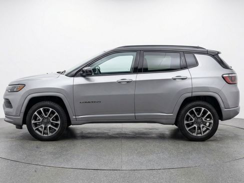 Used 2025 Jeep Compass Trailhawk AWD/4WD image 5