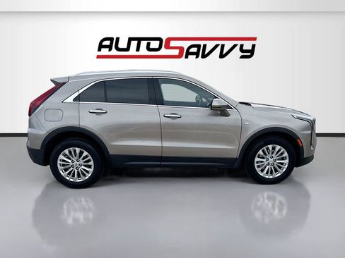 Used 2024 Cadillac XT4 Luxury w/ Cold Weather Package image 8