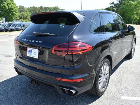 Used 2015 Porsche Cayenne Turbo image 6