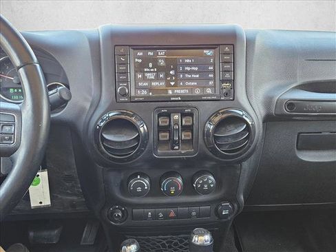 Used 2018 Jeep Wrangler Unlimited Sahara image 14