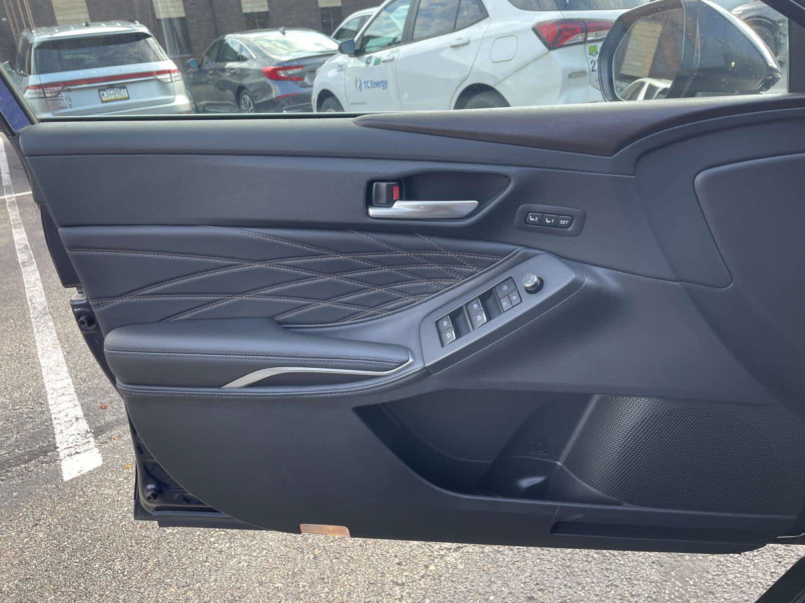 Used 2021 Toyota Avalon Limited FWD image 31