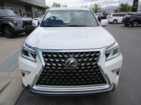 Used 2023 Lexus GX 460 Luxury w/ Sport Design Package AWD/4WD image 14