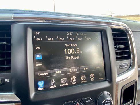 Used 2015 RAM 2500 Laramie w/ Convenience Group AWD/4WD image 37