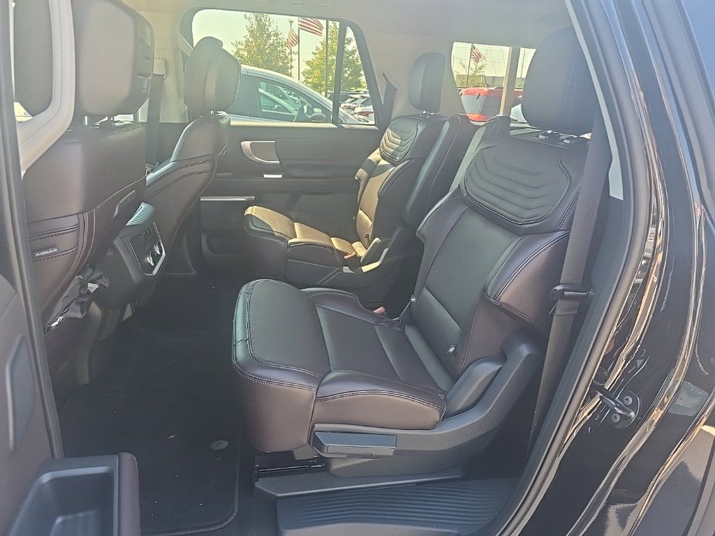 Used 2026 Ford Expedition Max Platinum w/ Platinum Ultimate Package AWD/4WD image 6
