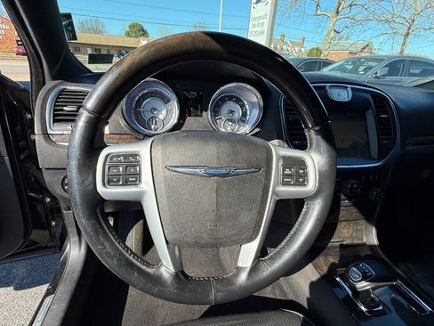 Used 2014 Chrysler 300 C RWD image 17