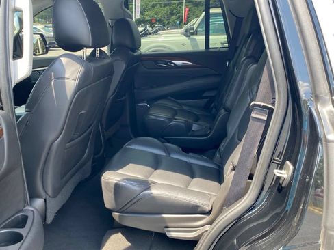 Used 2019 Cadillac Escalade Luxury RWD image 9