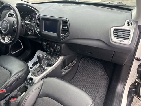 Used 2019 Jeep Compass Latitude w/ Popular Equipment Group AWD/4WD image 26