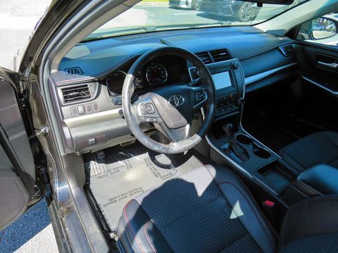Used 2015 Toyota Camry SE image 12