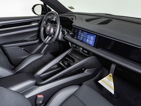 New 2026 Porsche Macan 4 Electric image 14