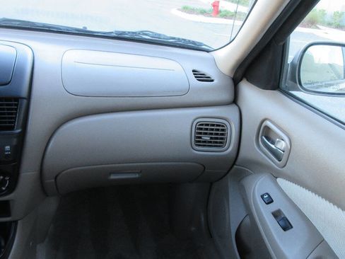 Used 2004 Nissan Sentra S image 33