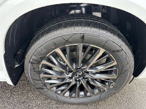 New 2026 INFINITI QX80 Autograph w/ Premium Cargo Package image 9