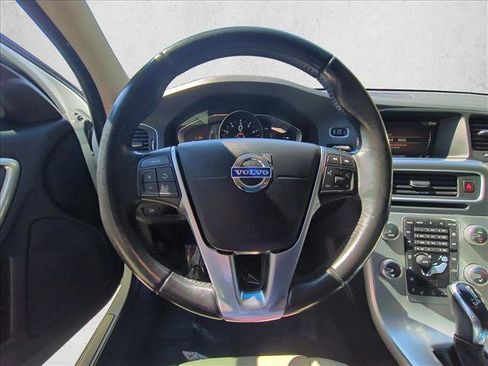 Used 2018 Volvo S60 T5 Inscription image 30