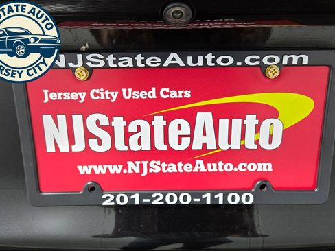 Used 2024 Chrysler Pacifica Limited FWD image 33