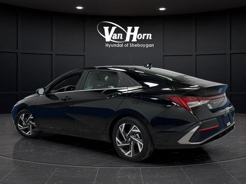 Used 2024 Hyundai Elantra SEL w/ Convenience Package image 3