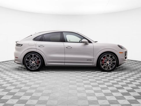 New 2026 Porsche Cayenne GTS image 7