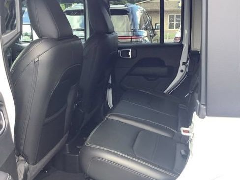 Used 2023 Jeep Wrangler Unlimited Sahara w/ Cold Weather Group AWD/4WD image 24