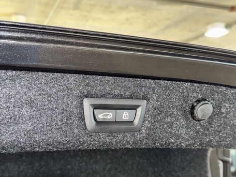 Used 2021 BMW 540i w/ Premium Package image 14