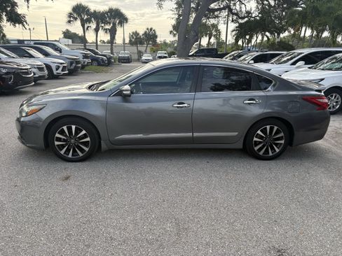 Used 2016 Nissan Altima 2.5 SL w/ 2.5 Technology w/LED Package FWD image 5
