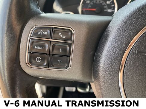 Used 2013 Jeep Wrangler Unlimited Sahara image 28