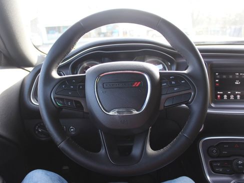 Used 2018 Dodge Challenger SXT image 6