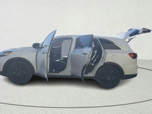Used 2020 Kia Sorento LX image 11